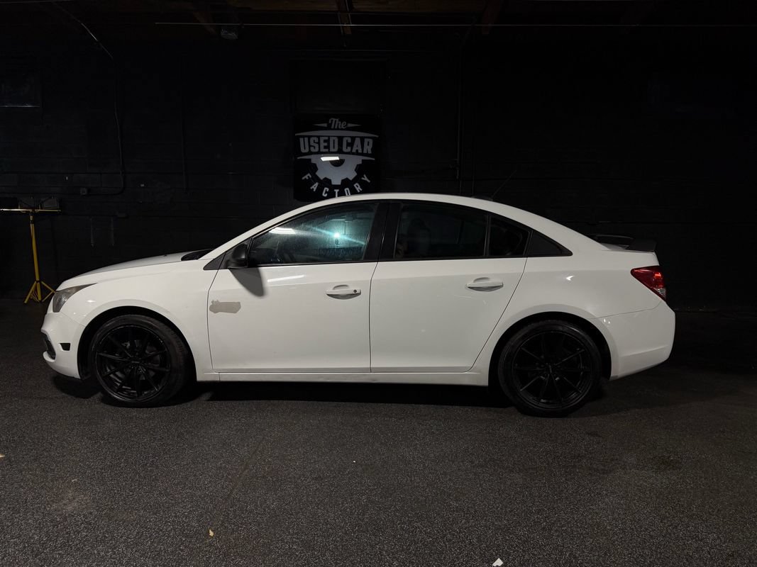 Used 2016 Chevrolet Cruze L FWD image 3