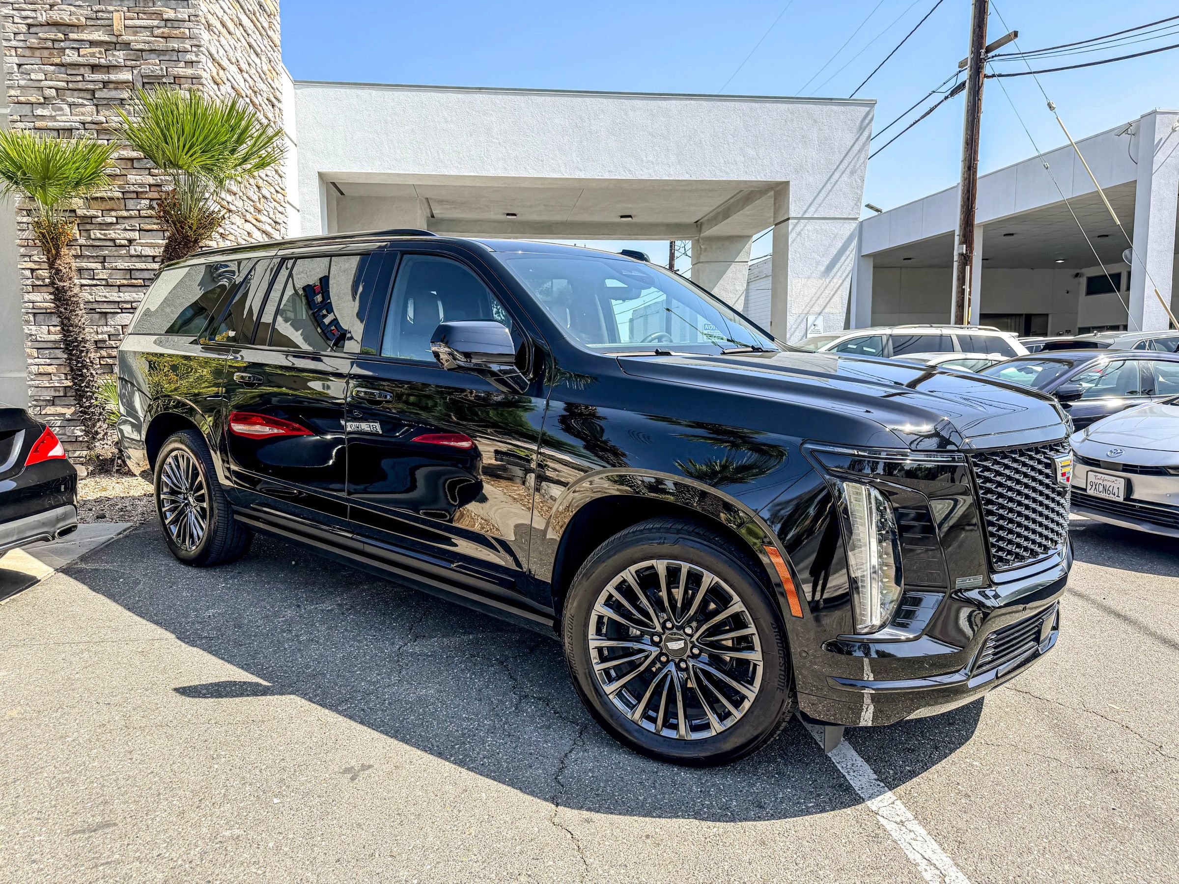 Used 2025 Cadillac Escalade ESV Sport Platinum AWD/4WD image 1