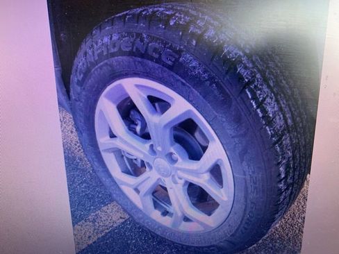 Used 2024 Jeep Compass Latitude image 13