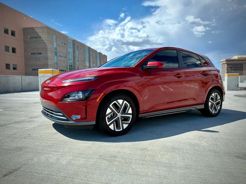 Used 2022 Hyundai Kona SEL w/ Convenience Package FWD image 3