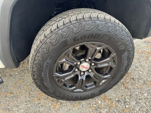 Used 2024 GMC Canyon Elevation image 10