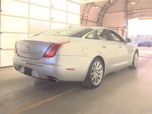 Used 2015 Jaguar XJ image 5
