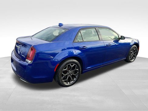 Used 2018 Chrysler 300 S image 8