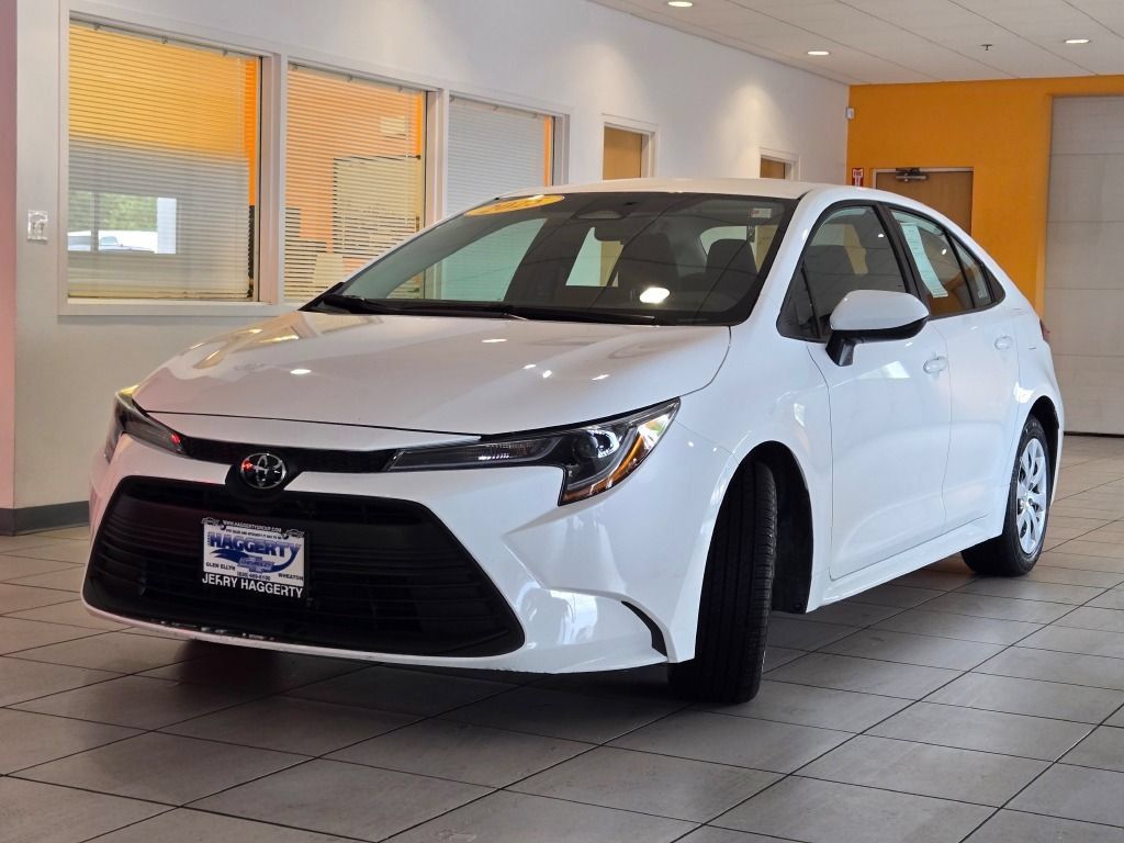 Used 2025 Toyota Corolla LE FWD image 3