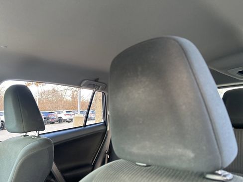 Used 2018 Toyota RAV4 LE image 21