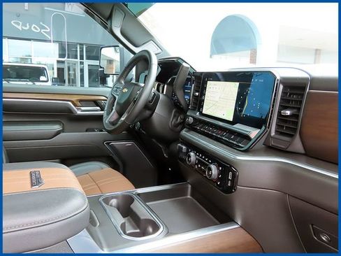 Used 2024 Chevrolet Silverado 2500 High Country w/ High Country Premium Package AWD/4WD image 10