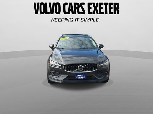 Certified 2025 Volvo V60 B5 Cross Country Plus AWD/4WD image 3