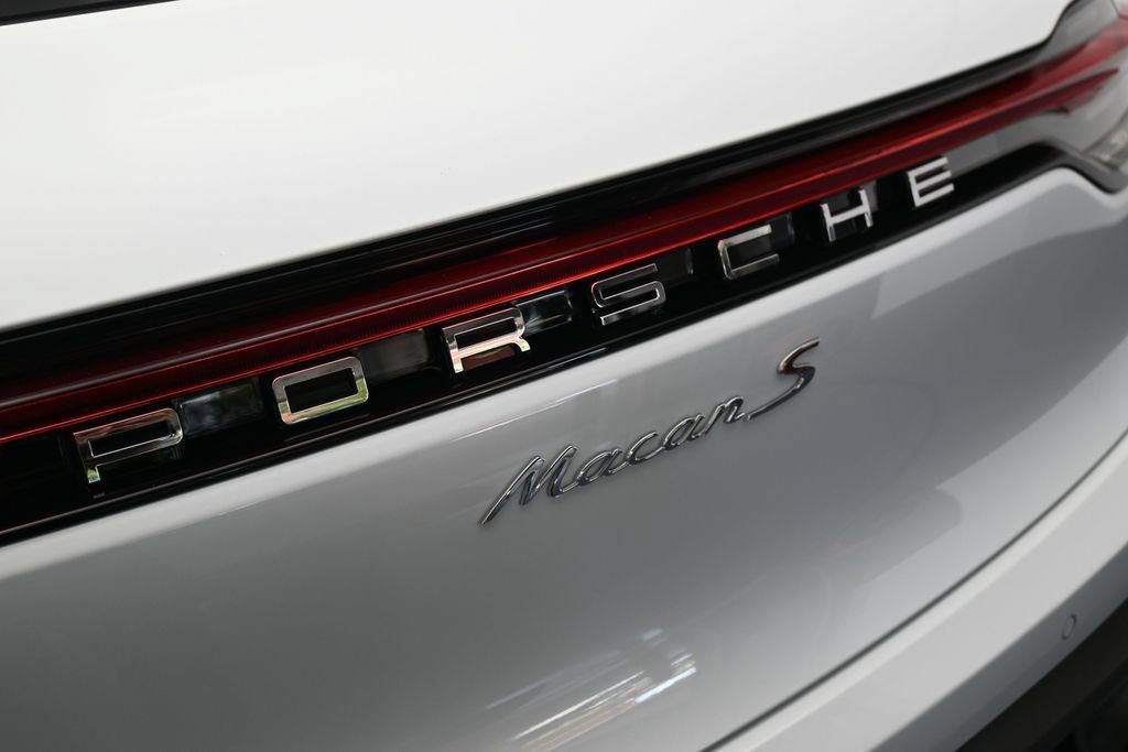 Certified 2026 Porsche Macan S AWD/4WD image 33