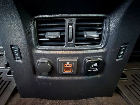 Used 2019 Nissan Titan Platinum Reserve image 27