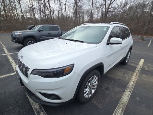 Used 2019 Jeep Cherokee Latitude w/ Cold Weather Group image 3