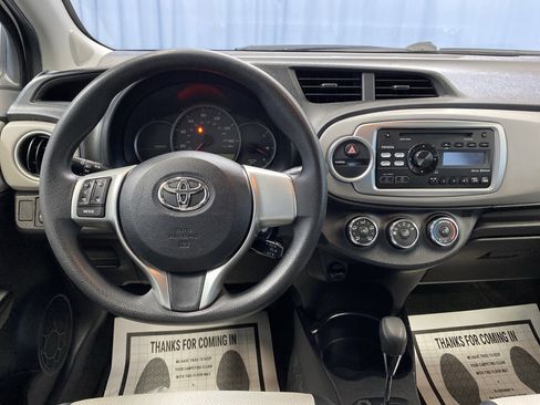 Used 2012 Toyota Yaris 4-Door Hatchback image 24