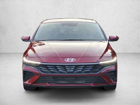 Used 2025 Hyundai Elantra Limited FWD image 6
