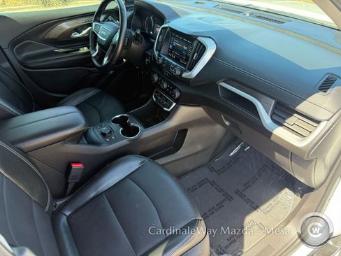 Used 2024 GMC Terrain SLT image 28