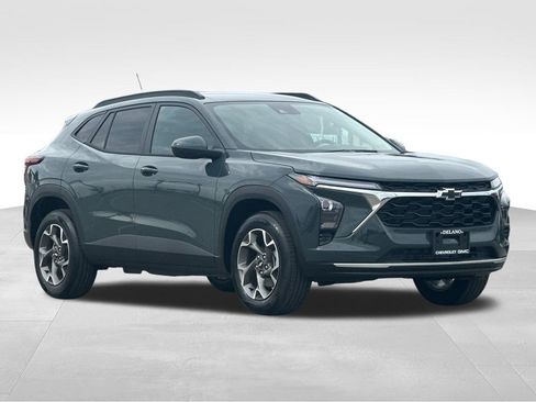 New 2026 Chevrolet Trax LT w/ LT Convenience Package FWD image 7