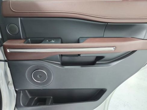 Used 2024 Ford Expedition Limited image 46