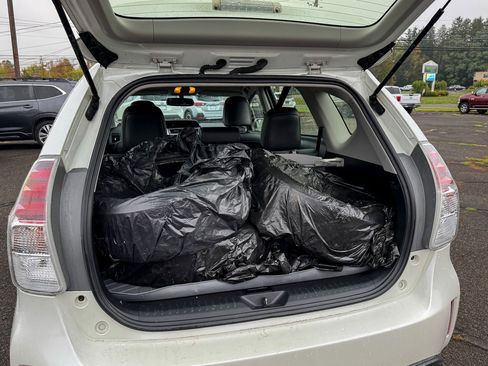 Used 2017 Toyota Prius V Four image 12