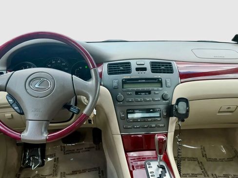 Used 2002 Lexus ES 330 FWD image 12