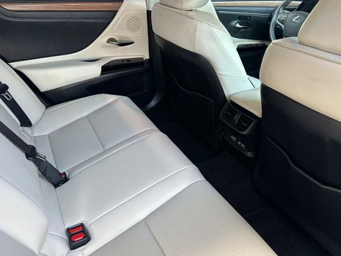 Certified 2023 Lexus ES 300h w/ Premium Package FWD image 30