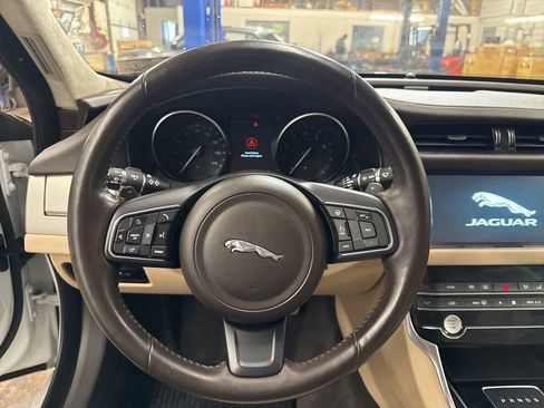Used 2020 Jaguar XF Premium image 14