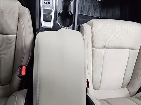 Used 2024 Subaru Ascent Premium w/ Convenience Package image 21