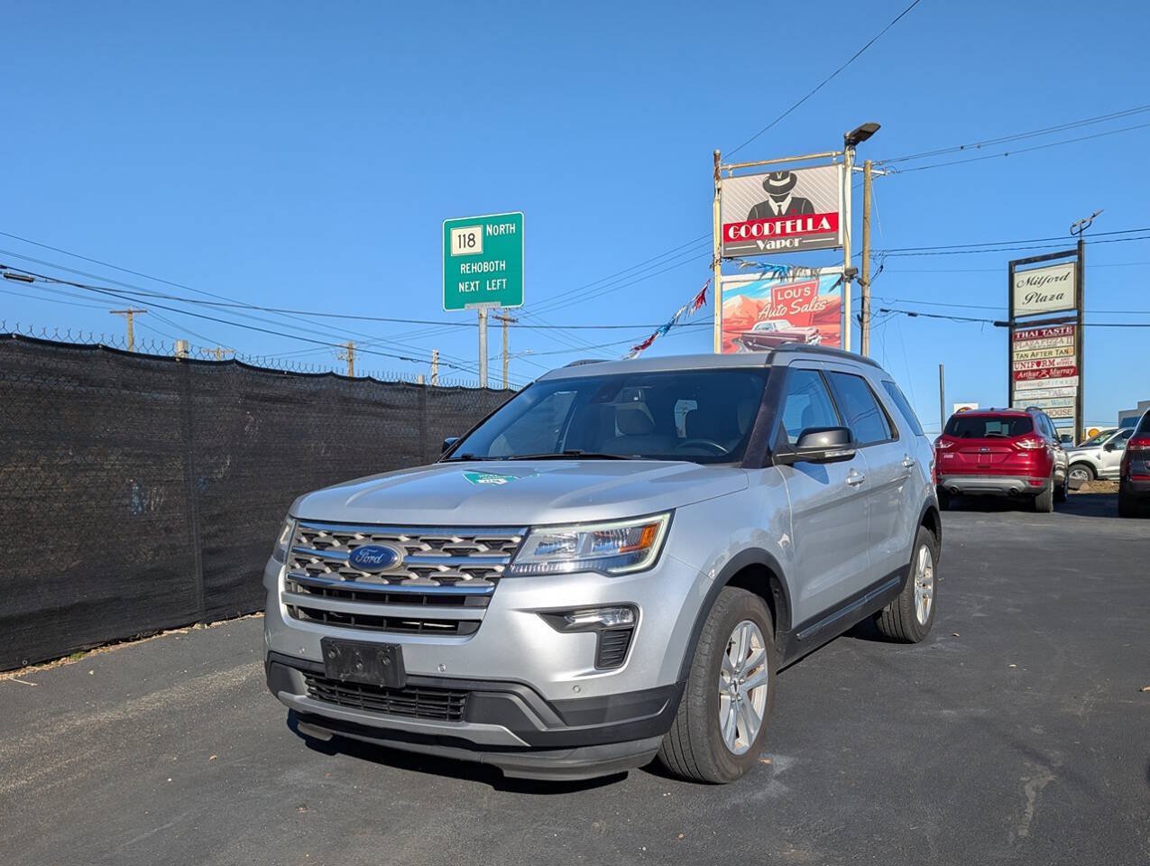 Used 2018 Ford Explorer XLT w/ Equipment Group 202A AWD/4WD image 2