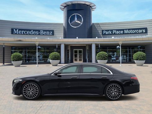 Used 2022 Mercedes-Benz S 580 4MATIC Sedan image 3