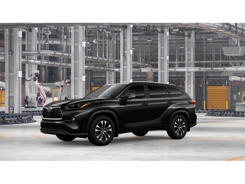 New 2026 Toyota Highlander XLE AWD/4WD image 2