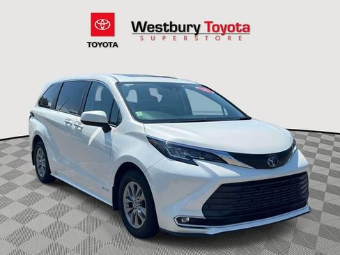 Used 2021 Toyota Sienna XLE AWD/4WD image 1