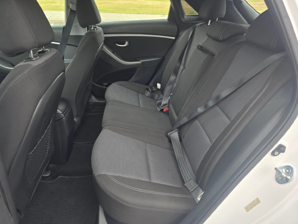 Used 2013 Hyundai Elantra GT w/ Touch & Go Pkg FWD image 13