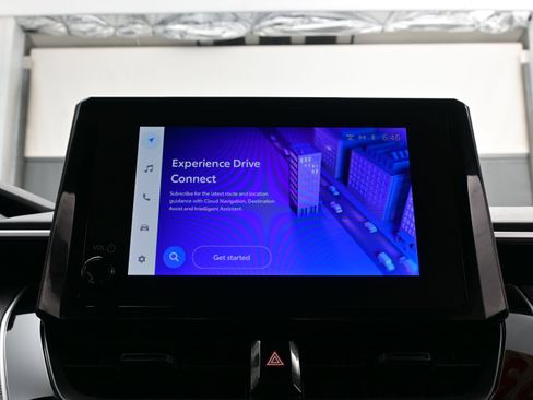 Used 2025 Toyota Corolla LE image 18