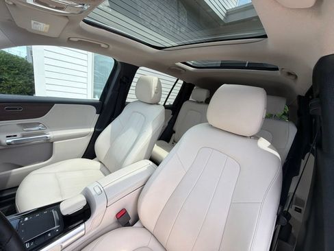 Used 2022 Mercedes-Benz GLB 250 4MATIC w/ Premium Package Lite image 23