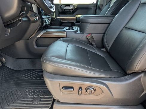 Used 2021 Chevrolet Silverado 1500 LT Trail Boss w/ Convenience Package II AWD/4WD image 16