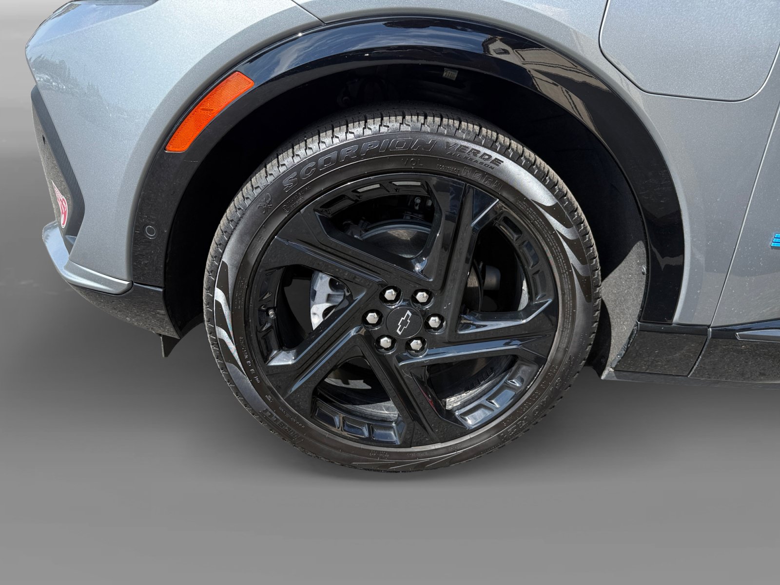 Used 2024 Chevrolet Equinox EV RS FWD image 9