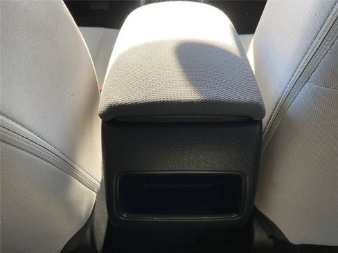 Used 2020 Toyota Corolla LE image 28