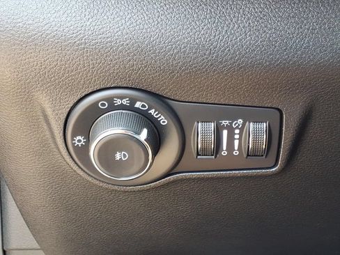 Used 2022 Jeep Compass Trailhawk w/ Trailhawk Convenience Group AWD/4WD image 15