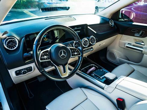 Used 2022 Mercedes-Benz GLA 250 4MATIC w/ Premium Package image 19