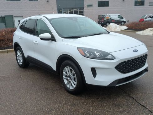 Used 2021 Ford Escape SE w/ Convenience Package image 2