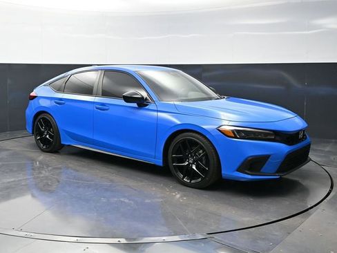 Used 2023 Honda Civic Sport image 3