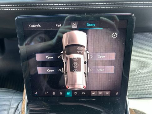 Used 2025 Cadillac Escalade ESV Sport Platinum AWD/4WD image 33