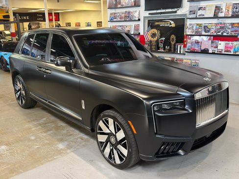 Used 2025 Rolls-Royce Cullinan image 3