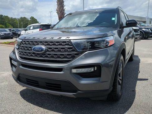Used 2022 Ford Explorer XLT w/ Equipment Group 202A RWD image 8