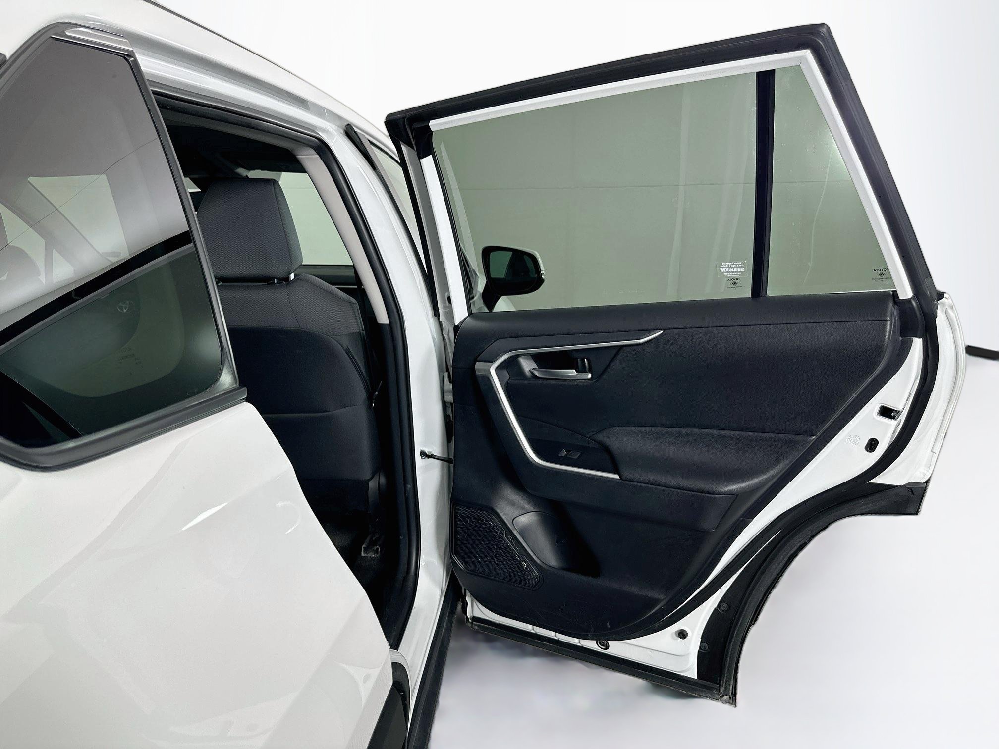 Used 2025 Toyota RAV4 XLE AWD/4WD image 29