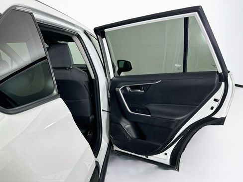 Used 2025 Toyota RAV4 XLE AWD/4WD image 29