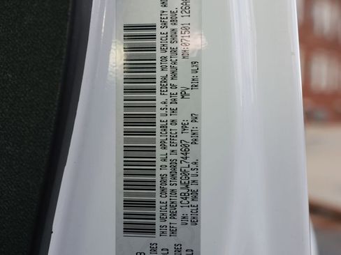 Used 2015 Jeep Wrangler Unlimited Sahara image 36