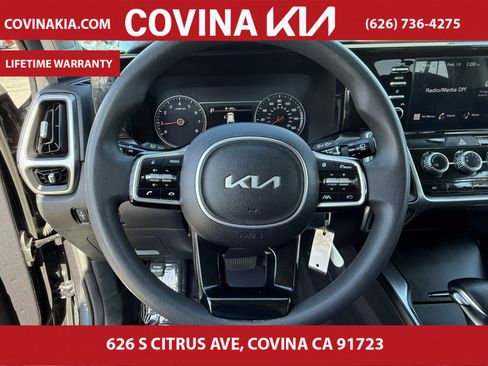 Used 2023 Kia Sorento LX image 16
