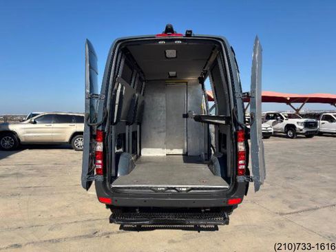 Used 2018 Mercedes-Benz Sprinter 2500 image 21