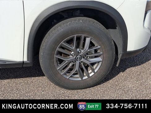 Used 2024 Nissan Rogue S image 9