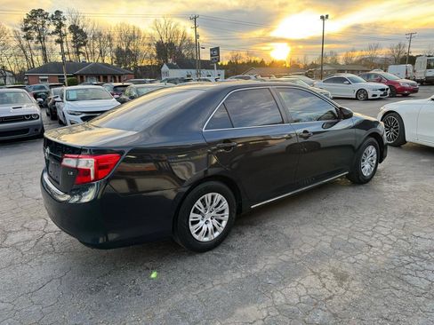 Used 2014 Toyota Camry LE FWD image 8