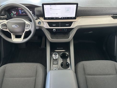 Used 2025 Ford Explorer Active AWD/4WD image 3