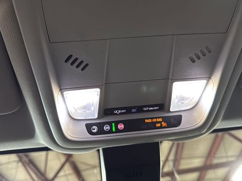 Used 2021 Chevrolet Equinox LS image 18